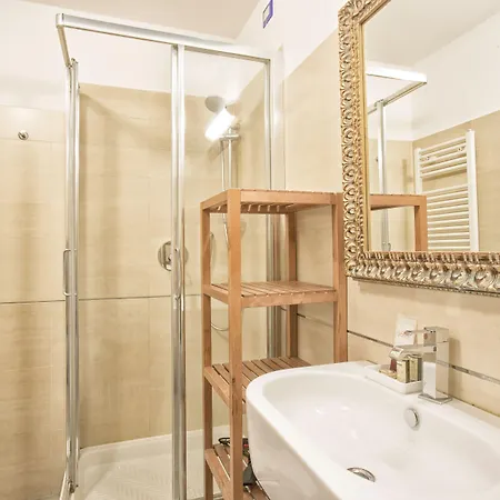 أجنحة هستوري 4* روما